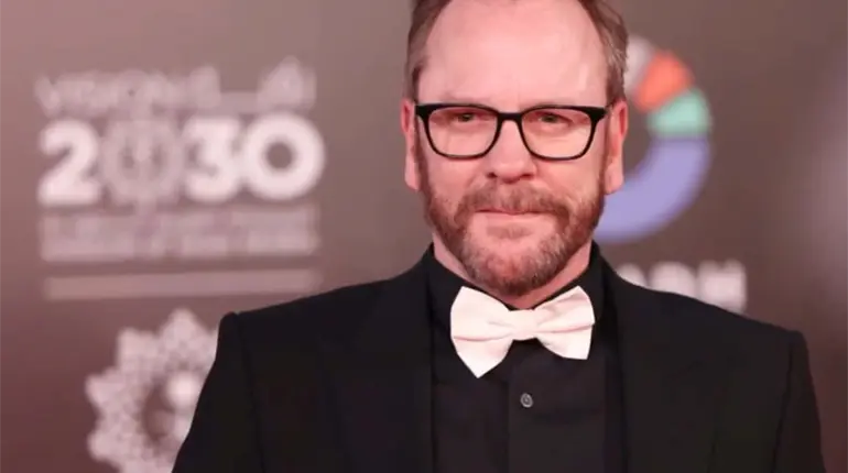 Detienen al actor Kiefer Sutherland por agredir a conductor de Uber en Hollywood