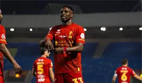 En 14 minutos, Juli&aacute;n Qui&ntilde;ones anota un hat-trick en goleada del Al Qadisiya