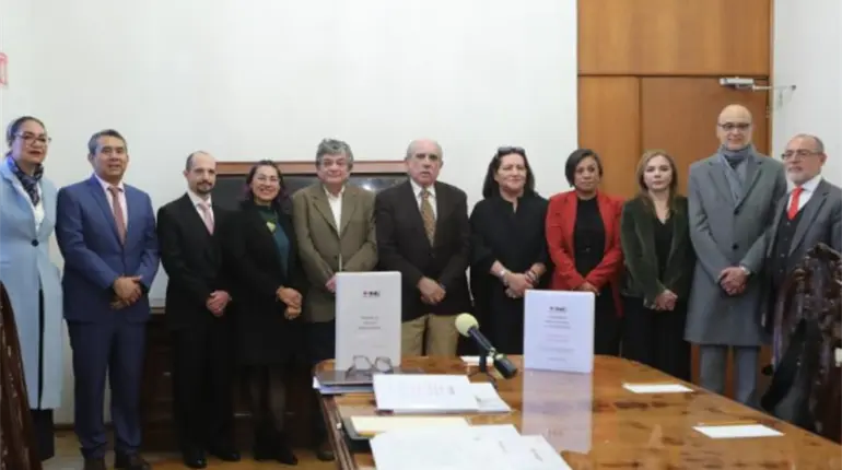 "No es una reforma electoral, es la &acute;Ley Maduro&acute;": Anaya