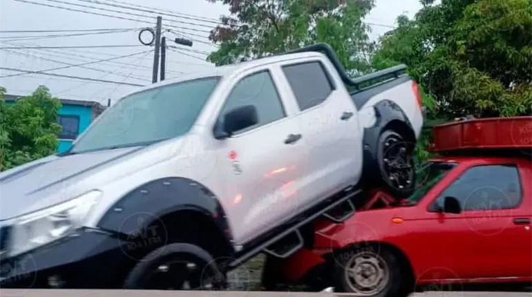 D&iacute;a accidentado deja 12 carros siniestrados y 1 persona herida en Centro