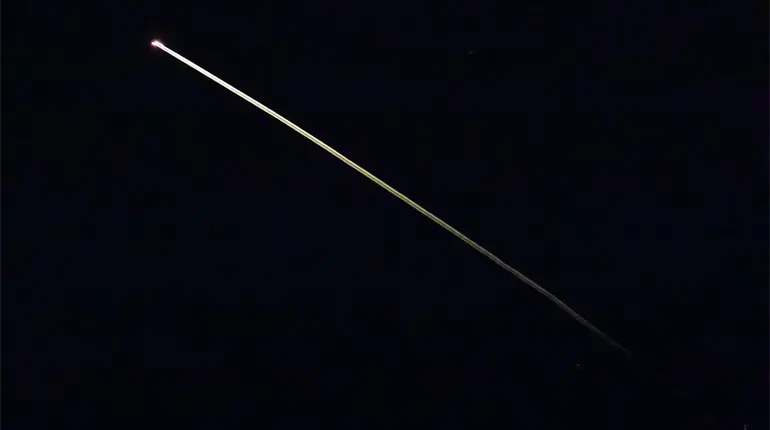 Captan momento del regreso a la Tierra de los cuatro astronautas que tuvieron que salir de la EEI