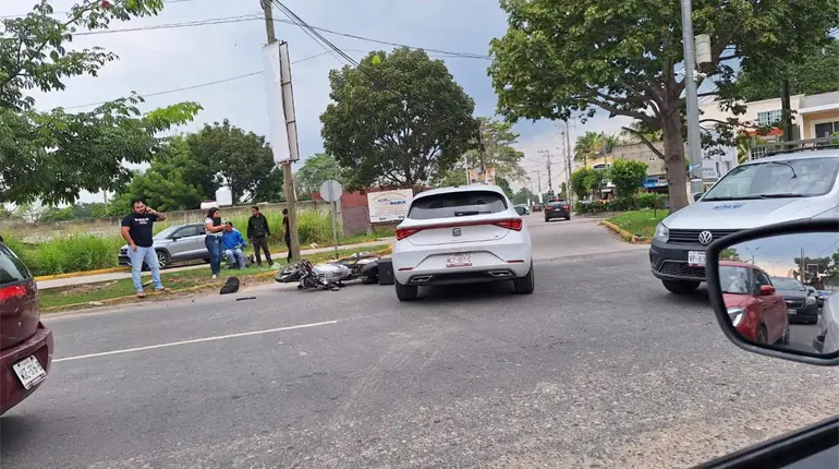 Se registra nuevo choque en cruce de Perif&eacute;rico donde Centro comprometi&oacute; reductores hace 4 meses