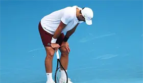 Djokovic no termina entrenamiento previo al Australian Open por problemas f&iacute;sicos