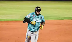 Wilson Garc&iacute;a es presentado como nuevo jugador de Sultanes de Monterrey