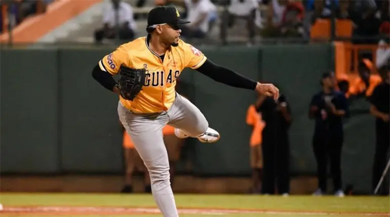 El dominicano Jhordany Mezquita es presentado como lanzador de Bravos de Le&oacute;n