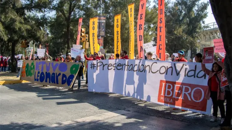 Ciudadanos acusan a autoridades de ocultar "la verdad" sobre desaparici&oacute;n de maestro de la Ibero Puebla