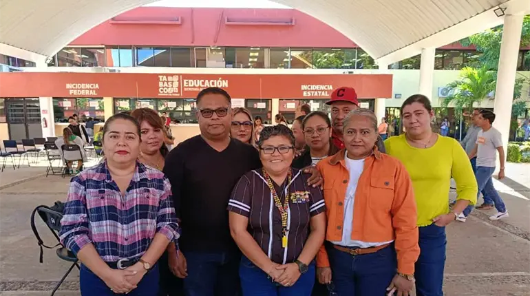 Maestros de secundaria piden a la Setab el pago completo de sus quincenas