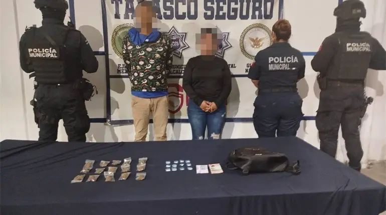 Aseguran en Comalcalco a pareja de narcomenudistas