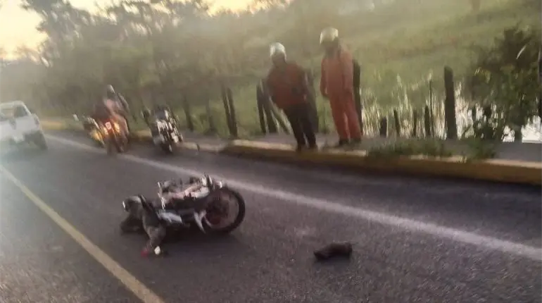 Choque entre motociclistas deja un muerto en la rancher&iacute;a Le&oacute;n Z&aacute;rate, Comalcalco