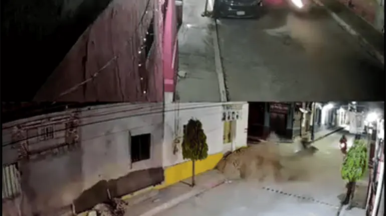 Carreritas de motocicletas termina con un herido por choque contra mont&iacute;culo de arena en Chiapas