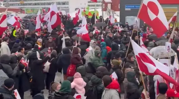 Marchan miles de personas en Groenlandia y Dinamarca contra planes intervencionistas de Trump