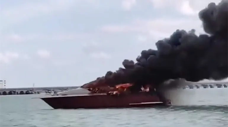Se incendia yate en costas de Yucat&aacute;n; no hubo heridos