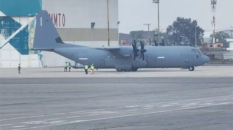 Aterriza en Toluca avi&oacute;n de la Fuerza A&eacute;rea de EE. UU. en medio de amenazas de ataques contra c&aacute;rteles