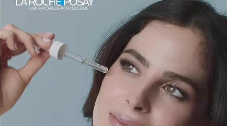 F&aacute;tima Bosch protagoniza comercial de La Roche Posay