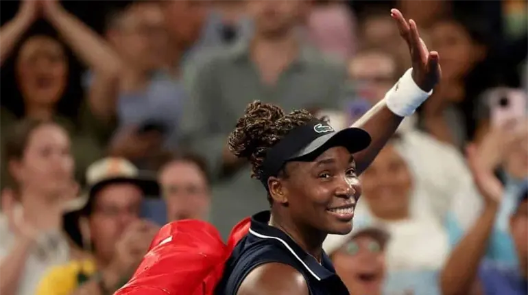 Venus Williams hace historia, pero cae eliminada en primera ronda del Australian Open