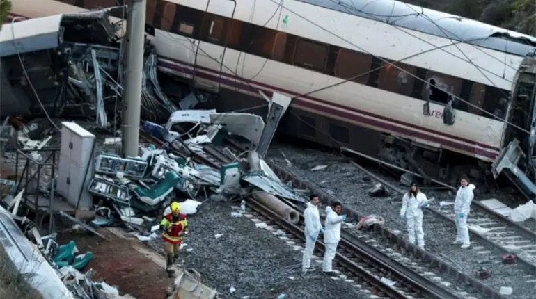 Aumenta a 40 el n&uacute;mero de fallecidos por descarrilamiento de trenes en C&oacute;rdoba, Espa&ntilde;a