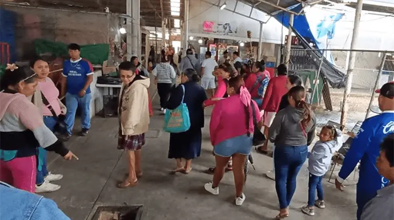 Avisan ambulantes que vender&aacute;n a la mano alrededor del mercado Pino Su&aacute;rez tras recorrido en Tianguis de Casa Blanca