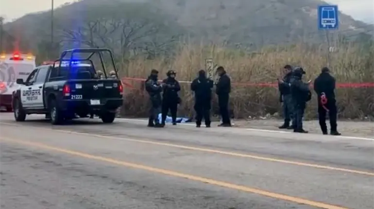 Abandonan a mujer ejecutada a balazos cerca de penal en Chiapas