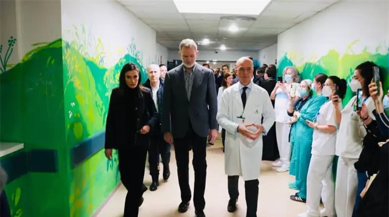 Reyes de Espa&ntilde;a visitan zona del accidente ferroviario en Adamuz