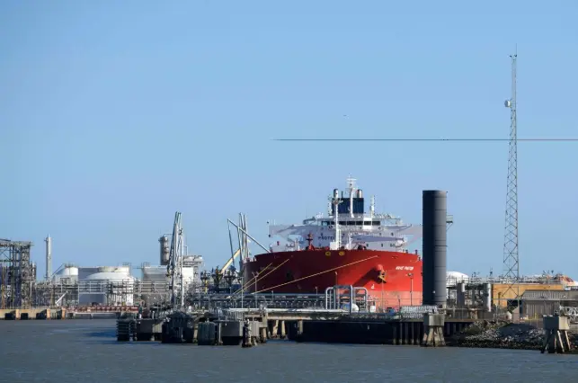 Recibe Venezuela primeros 300 mdd por venta de petr&oacute;leo acordado con EE. UU.