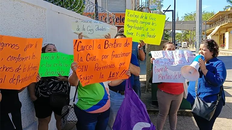 Afectados del fraccionamiento La Cruz se manifiestan en el PJF por presunto fraude en la venta de terrenos