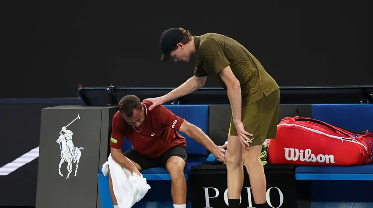 Sinner, bicampe&oacute;n del Australian Open, gana y avanza a la segunda ronda