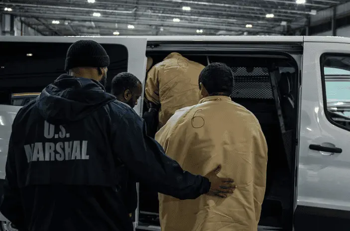 EE.UU. publica lista completa de criminales trasladados desde M&eacute;xico