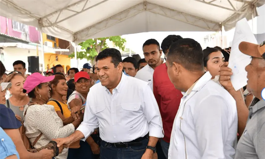 Anuncia May entrega de ´tablets´ a estudiantes de primer año de secundaria en febrero