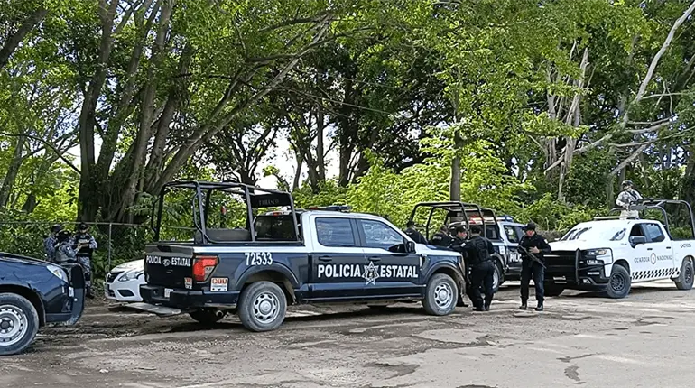 Atacan a balazos a taxista en Ciudad Industrial; conductor resulta ileso