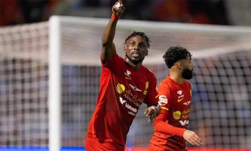 Julián Quiñones marca doblete y suma seis juegos anotando con el Al Qadisiya