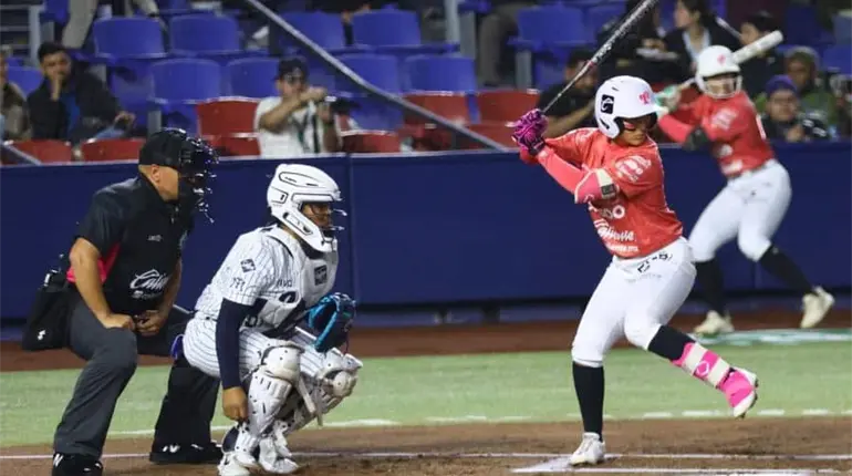 Con home run de Wakako Chikamoto, Las Olmecas inician temporada con victoria frente a Sultanes