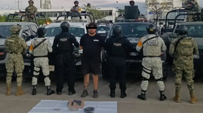 Asegura FIRT Olmeca a sujeto con drogas y un arma corta en Centro