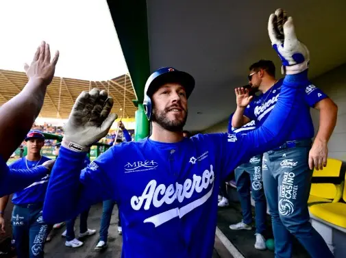 El receptor Logan Moore deja Acereros para a ser coach de la sucursal de Marineros de Seattle