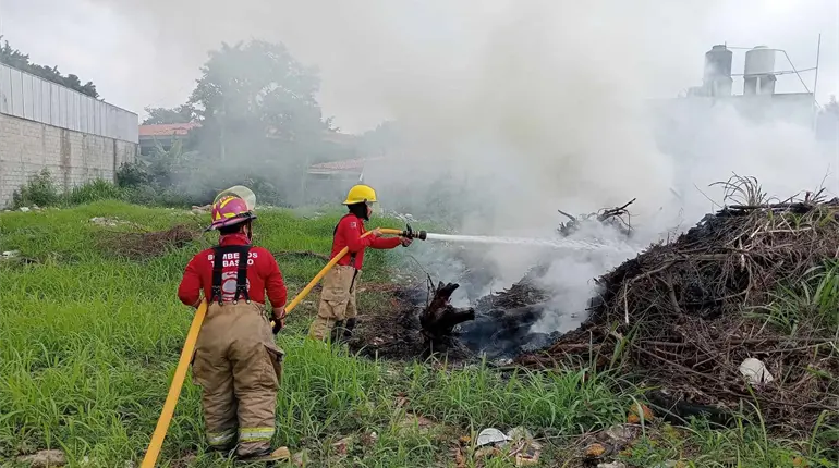 Sofoca PC Tabasco incendios de residuos de llantas y basura en Atasta y Bosques de Saloya