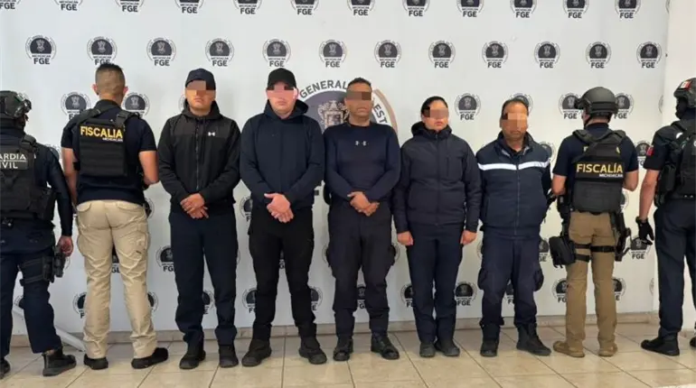 Arrestan a 5 polic&iacute;as estatales por extorsi&oacute;n en Morelia