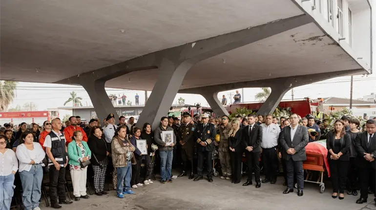 Rinden homenaje a 3 bomberos fallecidos en combate a incendio en Matamoros