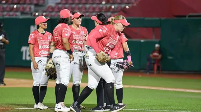 Las Olmecas ganan 4-3 y se quedaron con el segundo de la serie frente a El &Aacute;guila Softbol