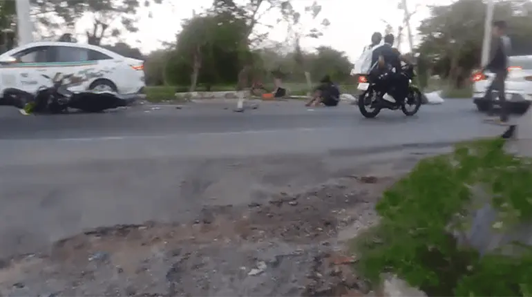 Dos lesionados deja choque entre motociclista y taxista en la Villahermosa-Nacajuca