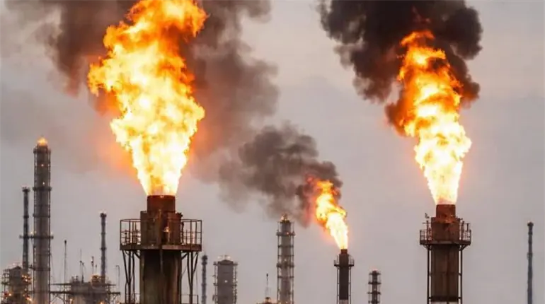 Descarta May riesgos por olores a gas de los mecheros de Pemex