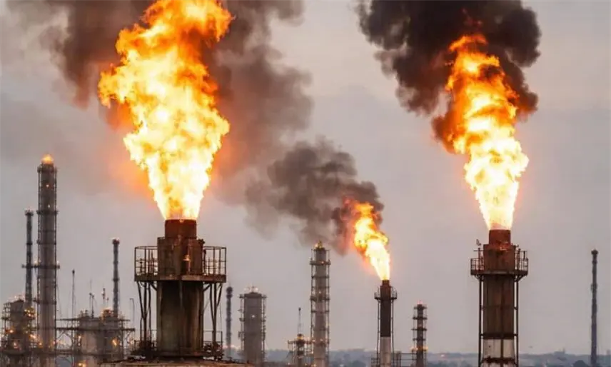 Descarta May riesgos por olores a gas de los mecheros de Pemex
