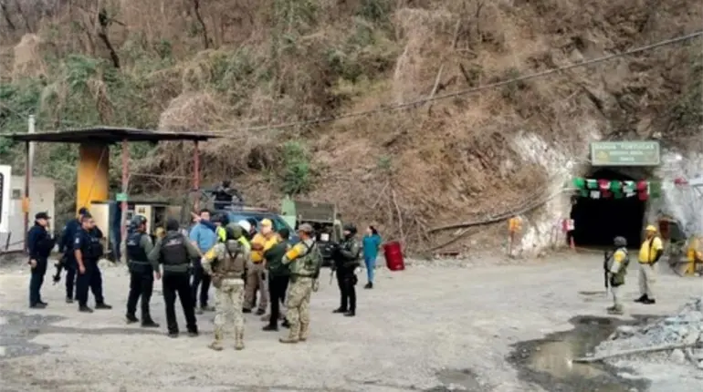Derrumbe en mina deja 4 trabajadores atrapados en Sinaloa