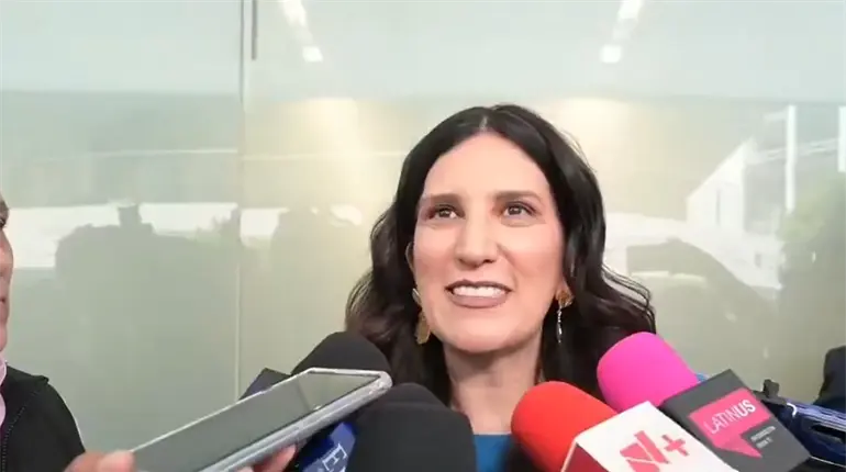 "Hay que ver todas las televisoras de este pa&iacute;s": Kenia L&oacute;pez Rabad&aacute;n