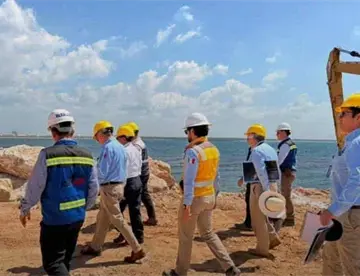 Personal del Corredor Interoceánico revisa terrenos en Dos Bocas ante futuras obras
