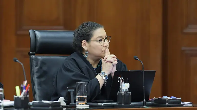 Otra vez corrigen a Lenia Batres en plena sesi&oacute;n de la Corte... olvid&oacute; poner a votaci&oacute;n efectos de una sentencia