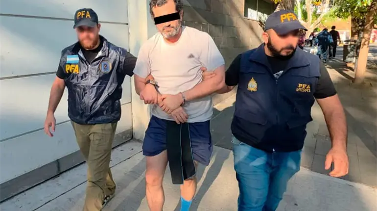 Argentina autoriza traslado de Fernando Far&iacute;as Laguna a M&eacute;xico