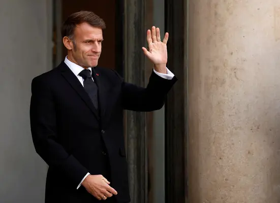 Macron defiende las aulas sin tel&eacute;fono "para devolver el foco y la tranquilidad a los alumnos"