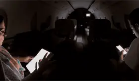 Circulan video de Mara Lezama y Gino Segura en presunto avi&oacute;n privado
