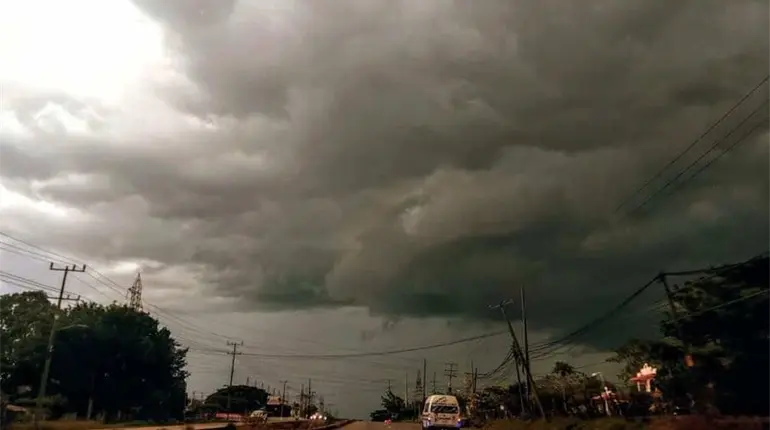 Canal de baja presi&oacute;n dejar&aacute; lluvias intensas en Tabasco
