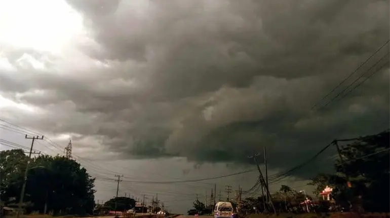 &iexcl;No guarde el paraguas! Cicl&oacute;n tropical "Vance" provocar&iacute;a chubascos en Tabasco
