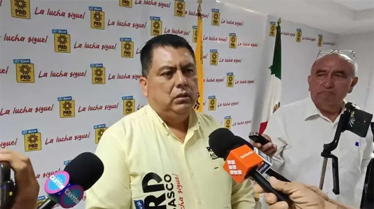 Andy L&oacute;pez reparte despensas, l&aacute;minas y molinos en su gira de campa&ntilde;a anticipada: PRD Tabasco
